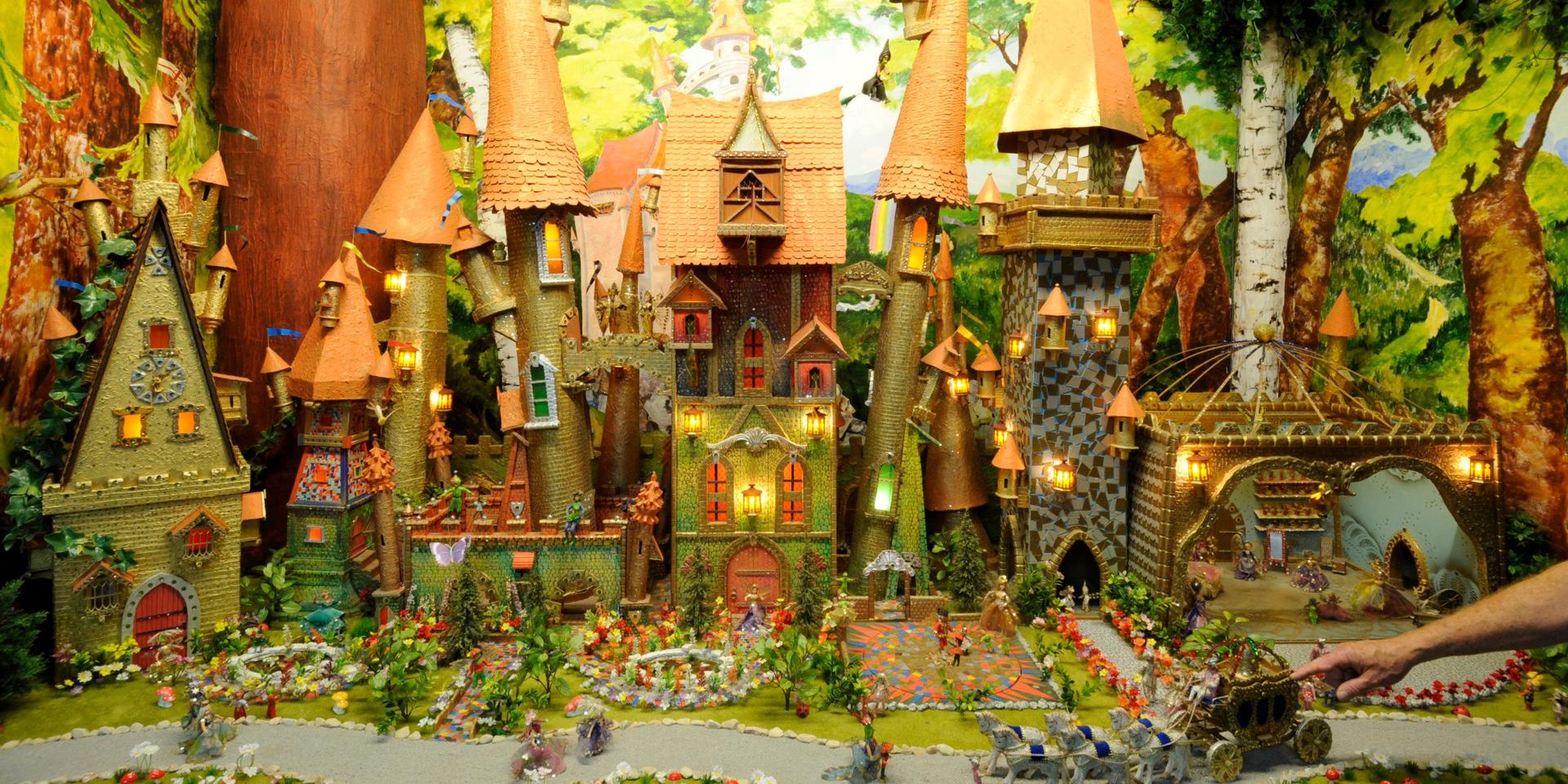 Miniature World Display